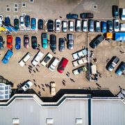 Vehículos de reparto de comida: la popularidad de los servicios de alquiler de coches en los EAU
