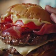Burger King pone el foco en los fans del bacon con su nueva hamburguesa Crazy Bacon